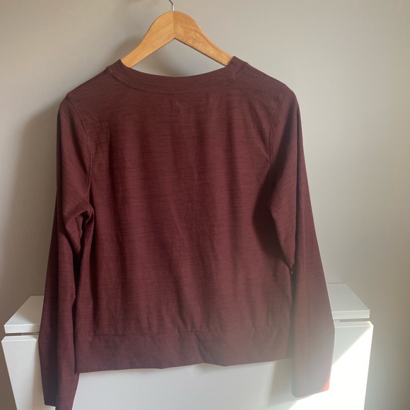 Old Navy Active long sleeve twist top - Picture 3 of 3